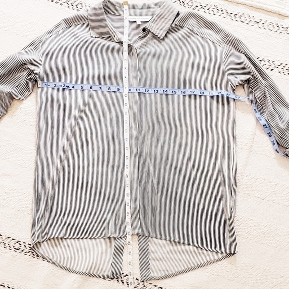 Cupcakes and Cashmere Crossover Back Hi Low Hem S - Picture 9 of 12